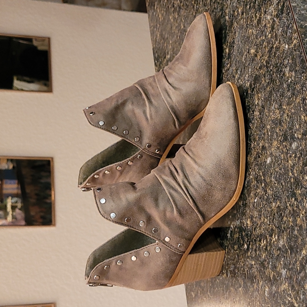 Report tan suede ankle boots size 9